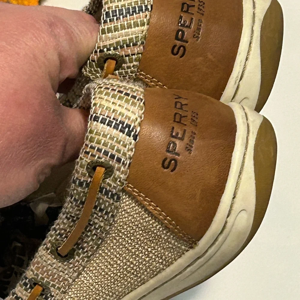 Sperry woven design